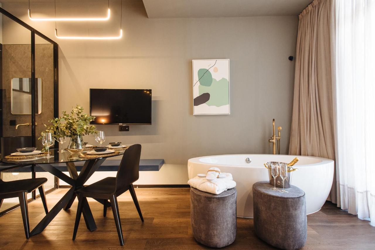 Muralla Sevilla Suites By Lola Екстериор снимка